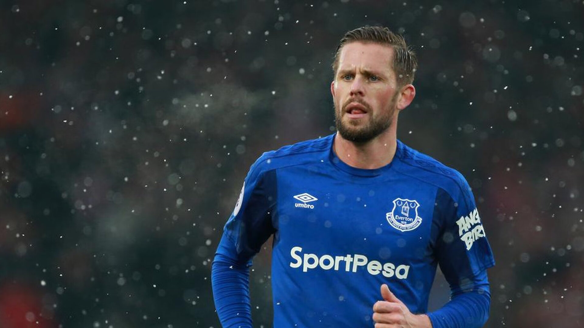 库里回归赛场,逆转首场状态亮眼,西班牙队观众沸腾!